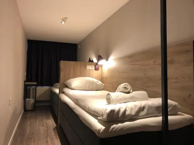 Facade Hotel Amsterdam 2*,